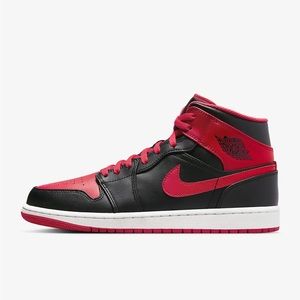 Air Jordan 1 MID Banned Breds